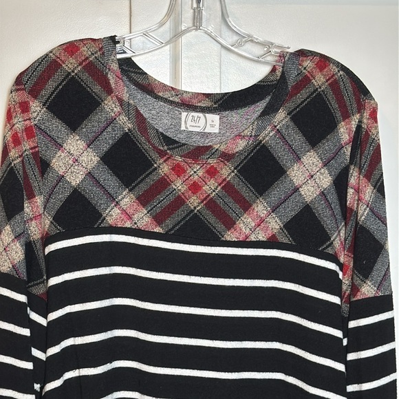 Maurices plaid and striped 24/7 top - Picture 3 of 10